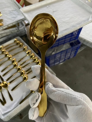 Máquina de recubrimiento de vacío PVD de color dorado automático profesional para muebles de mesa