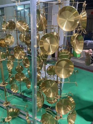 Máquina de recubrimiento PVD de oro de titanio de arco múltiple / equipo de recubrimiento de vacío PVD de oro de acero inoxidable para cerámica