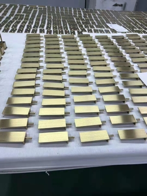 Máquina de recubrimiento de PVD decorativa de piezas de hardware metálicas pequeñas