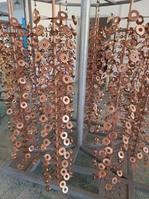 Máquina de recubrimiento al vacío PVD de hardware pequeño con recubrimiento resistente al desgaste de alta dureza y control totalmente automático