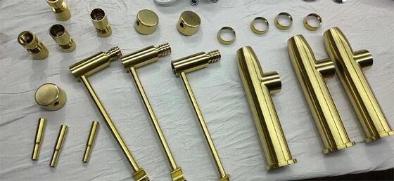 Máquina de recubrimiento de vacío PVD de hardware pesado sanitario con resistencia a las huellas dactilares, limpieza fácil y control automático completo