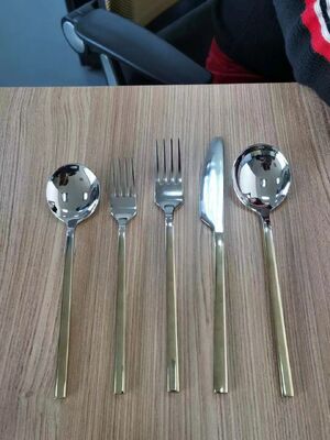 Máquina de recubrimiento PVD apta para alimentos para cubiertos: equipo de recubrimiento al vacío no tóxico con acabado resistente a la corrosión