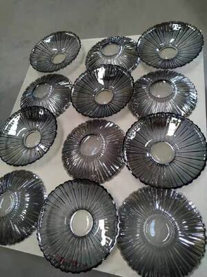 El revestimiento de vacío PVD coloca una hermosa película metálica en el vidrio, ampliamente aplicado para el vidrio decorativo, el vidrio de bebida y la producción de vidrio ornamental en el hogar
