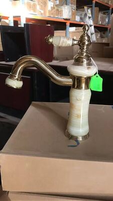 Equipo de revestimiento PVD automático a prueba de corrosión de alto brillo con cámara de vacío hecha a medida para artículos sanitarios