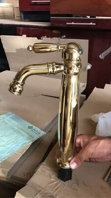 Equipo de revestimiento PVD automático a prueba de corrosión de alto brillo con cámara de vacío hecha a medida para artículos sanitarios