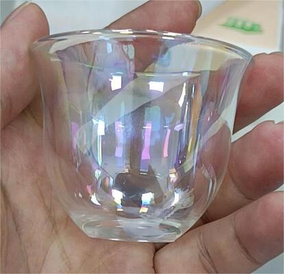 Máquina de revestimiento al vacío PVD de baja temperatura y cámara media para revestimiento de arco iris iridiscente en vasos de vidrio