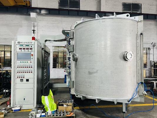 Un buen precio. Máquina de recubrimiento al vacío PVD con un revestimiento resistente al desgaste de color brillante Sistema de control automático completo y cámara de vacío hecha a medida en línea