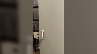 Máquina de recubrimiento PVD compacta de 1000 × 1000 mm | Sistema de recubrimiento al vacío de tamaño reducido